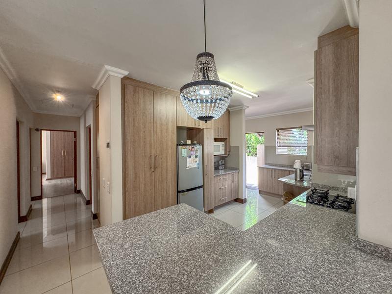 ONE-LEVEL LIVING | MIDSTREAM HILL