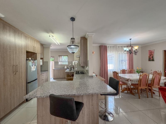 ONE-LEVEL LIVING | MIDSTREAM HILL
