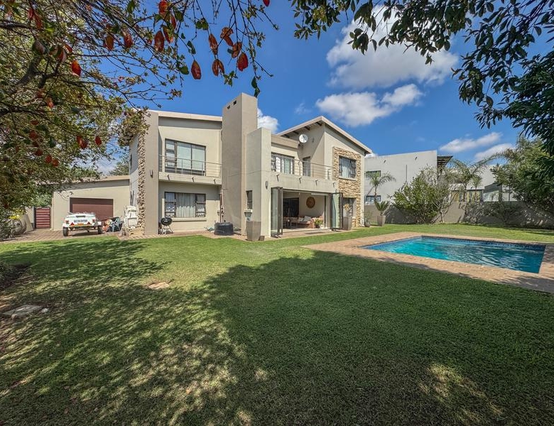 Large Modern 4 Bedroom Family Home Midlands Security Estate, Midstream