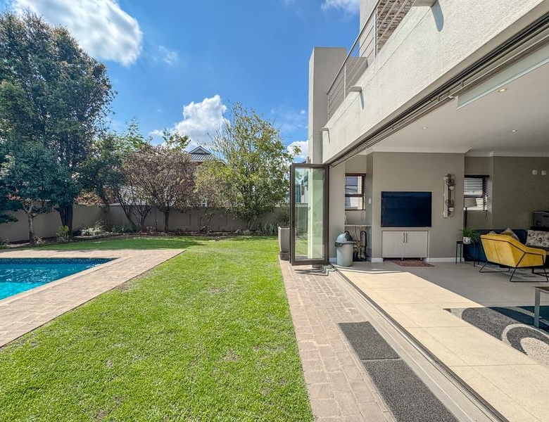 Large Modern 4 Bedroom Family Home Midlands Security Estate, Midstream