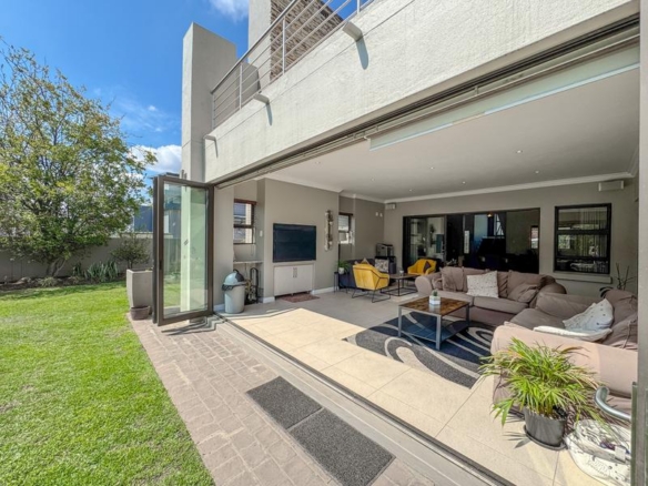 Large Modern 4 Bedroom Family Home Midlands Security Estate, Midstream