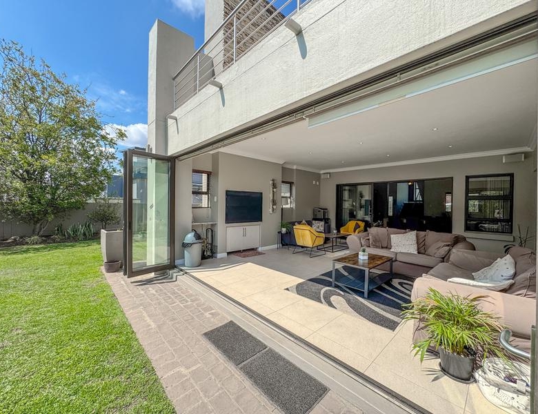 Large Modern 4 Bedroom Family Home Midlands Security Estate, Midstream