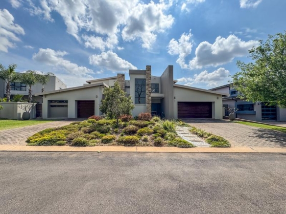 Large Modern 4 Bedroom Family Home Midlands Security Estate, Midstream