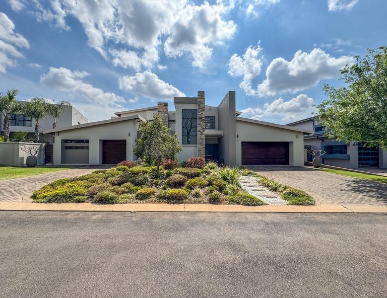 Large Modern 4 Bedroom Family Home Midlands Security Estate, Midstream