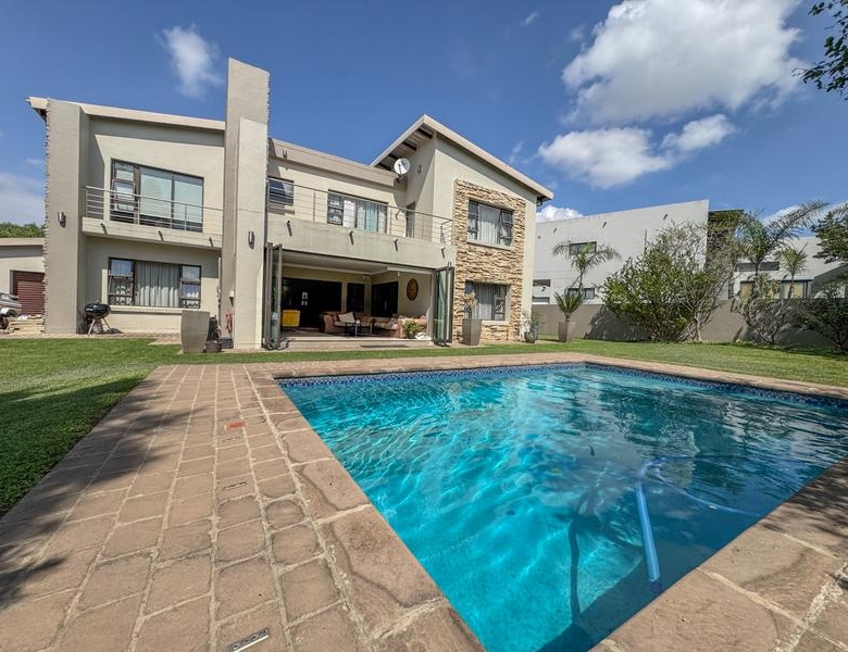 Large Modern 4 Bedroom Family Home Midlands Security Estate, Midstream