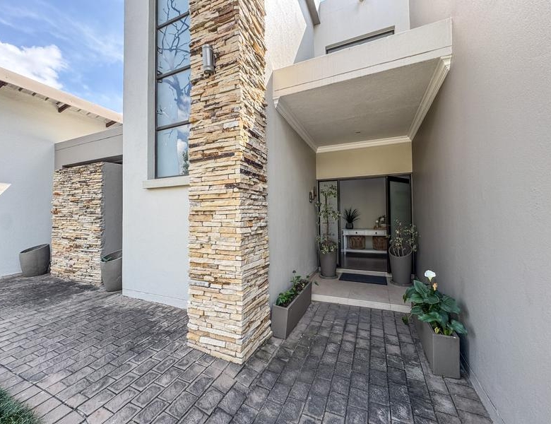 Large Modern 4 Bedroom Family Home Midlands Security Estate, Midstream