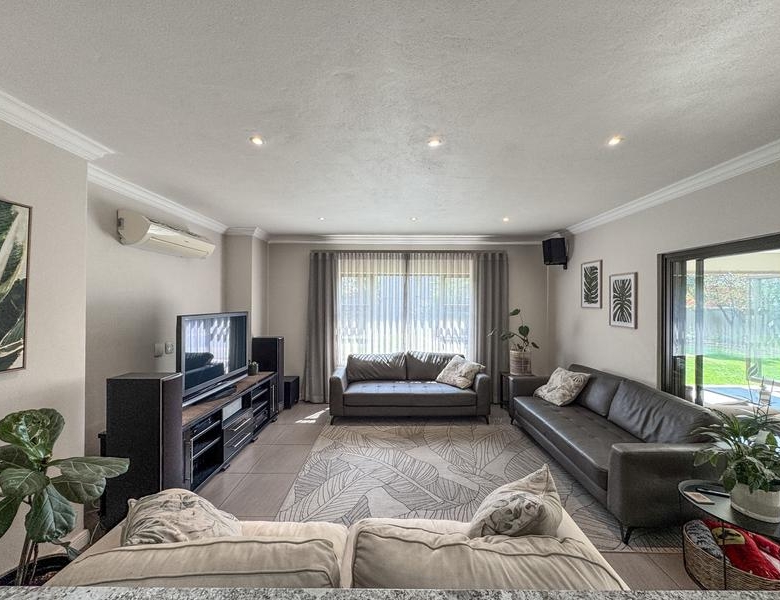 Large Modern 4 Bedroom Family Home Midlands Security Estate, Midstream