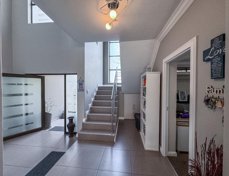 Large Modern 4 Bedroom Family Home Midlands Security Estate, Midstream