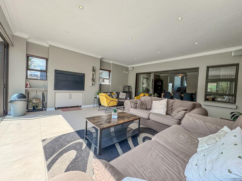 Large Modern 4 Bedroom Family Home Midlands Security Estate, Midstream