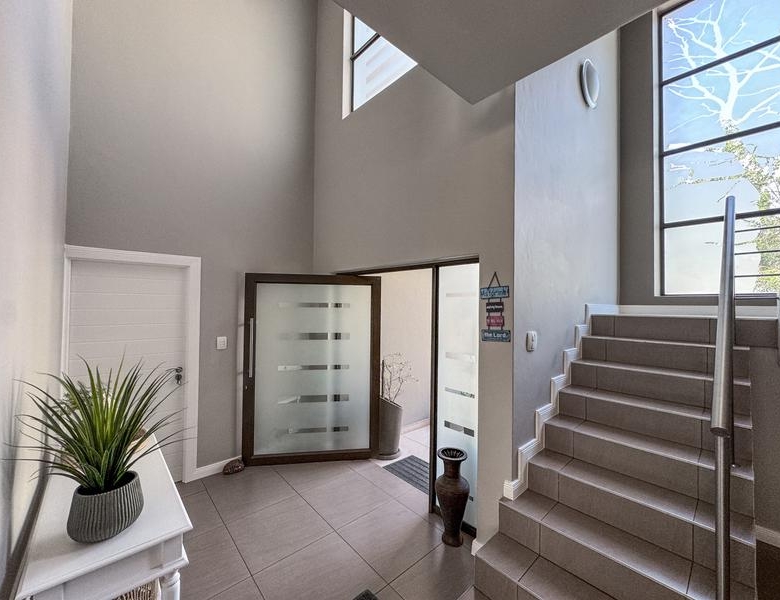 Large Modern 4 Bedroom Family Home Midlands Security Estate, Midstream