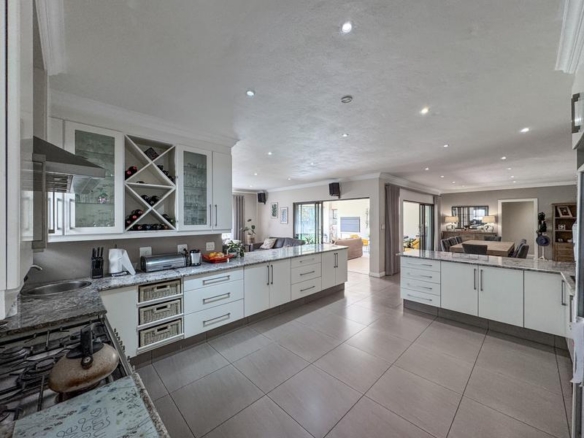 Large Modern 4 Bedroom Family Home Midlands Security Estate, Midstream