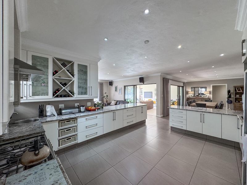 Large Modern 4 Bedroom Family Home Midlands Security Estate, Midstream
