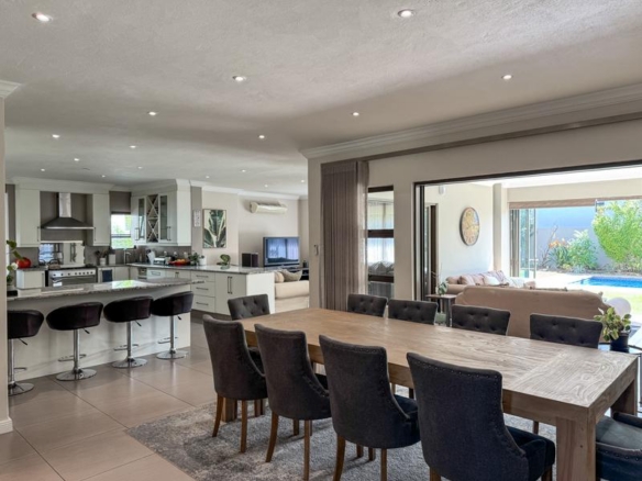 Large Modern 4 Bedroom Family Home Midlands Security Estate, Midstream