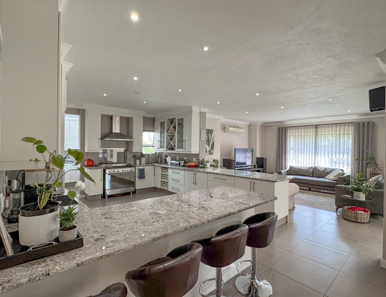 Large Modern 4 Bedroom Family Home Midlands Security Estate, Midstream