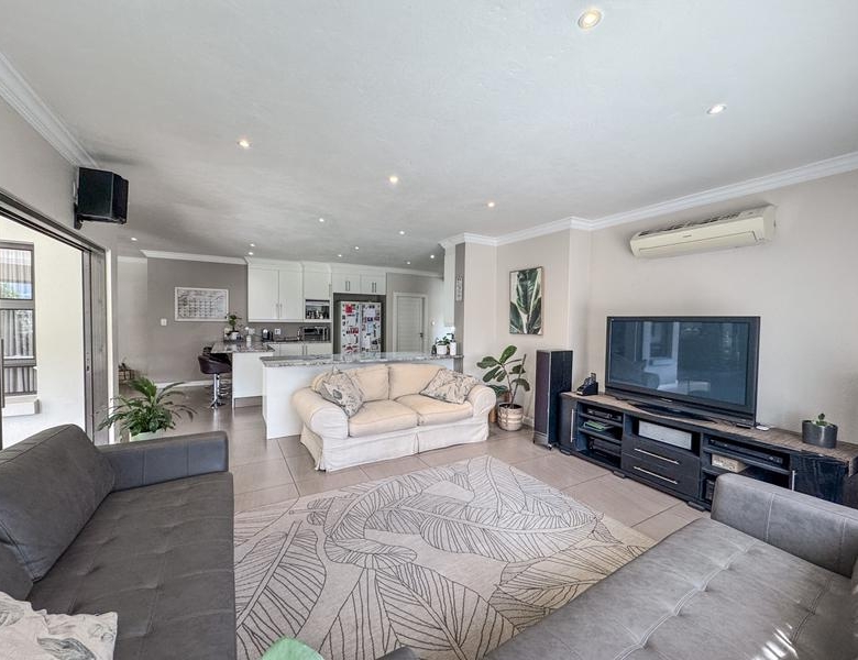 Large Modern 4 Bedroom Family Home Midlands Security Estate, Midstream