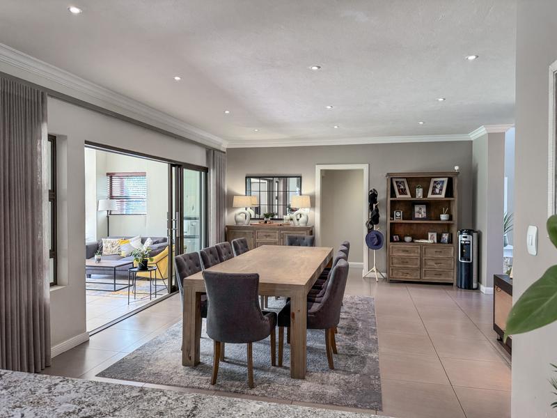 Large Modern 4 Bedroom Family Home Midlands Security Estate, Midstream