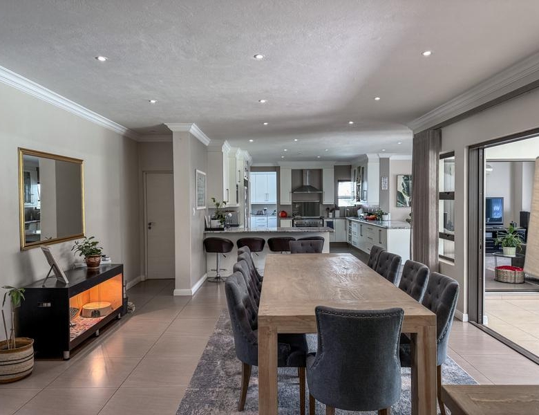 Large Modern 4 Bedroom Family Home Midlands Security Estate, Midstream