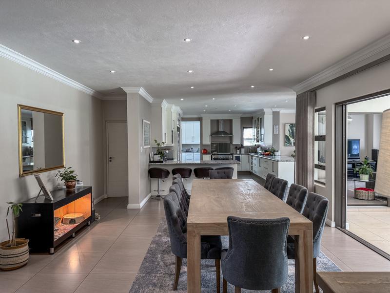 Large Modern 4 Bedroom Family Home Midlands Security Estate, Midstream