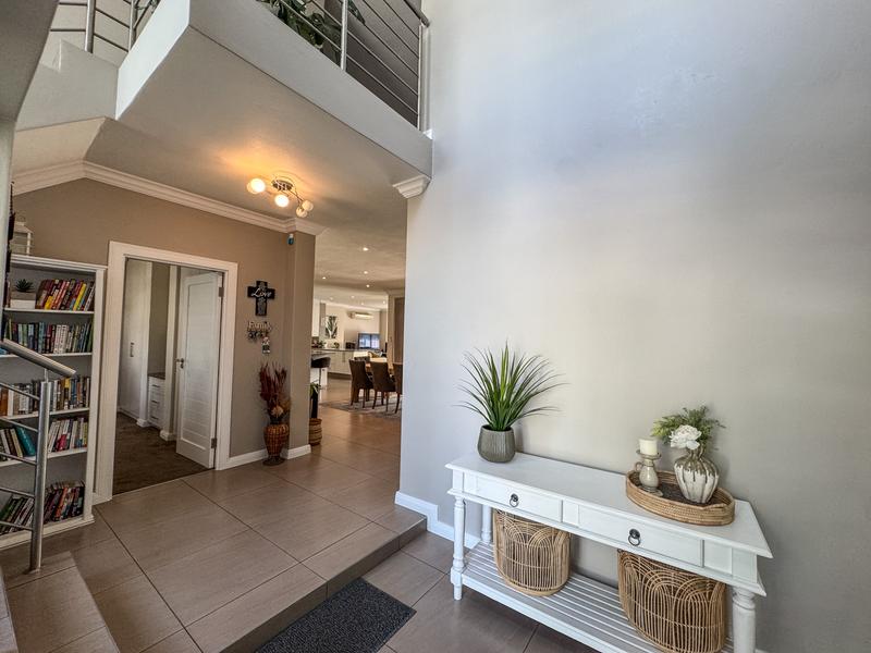 Large Modern 4 Bedroom Family Home Midlands Security Estate, Midstream