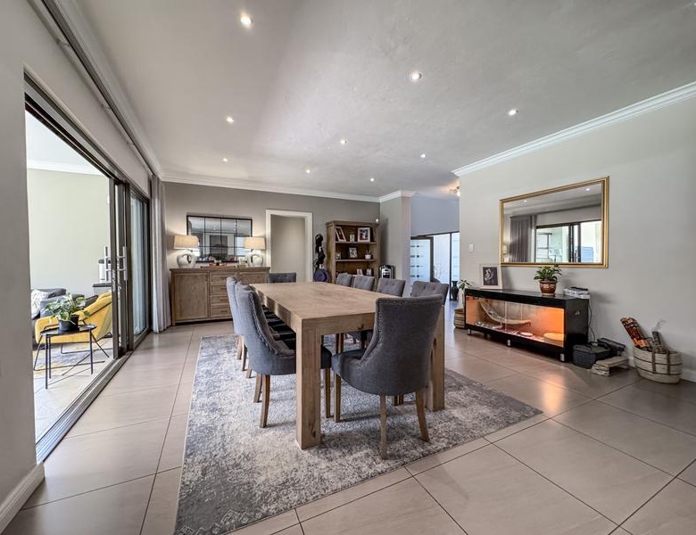 Large Modern 4 Bedroom Family Home Midlands Security Estate, Midstream