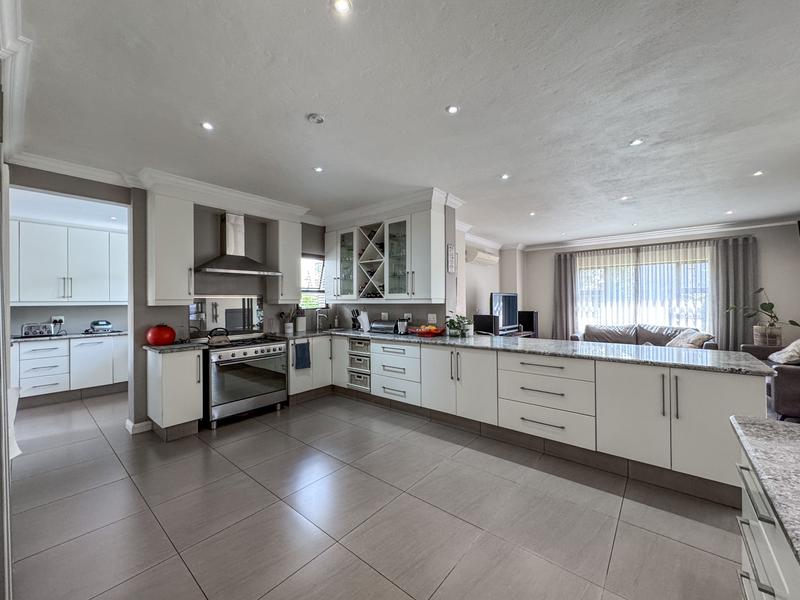 Large Modern 4 Bedroom Family Home Midlands Security Estate, Midstream