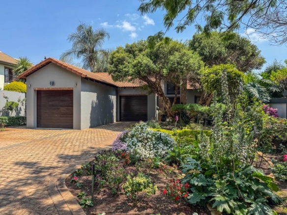 5 Bedrooms with 4 Bathrooms 3 Garages
