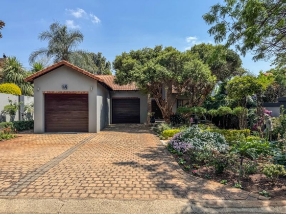 5 Bedrooms with 4 Bathrooms 3 Garages