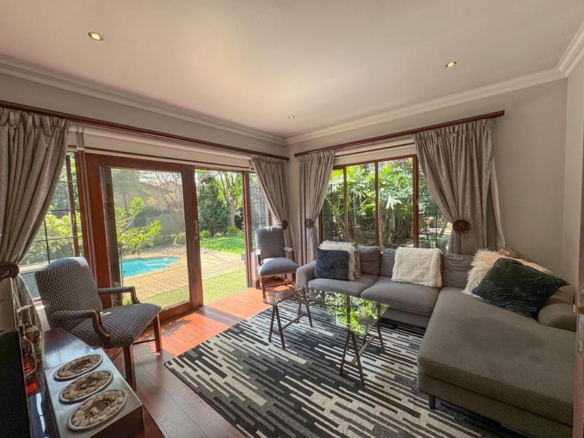 5 Bedrooms with 4 Bathrooms 3 Garages