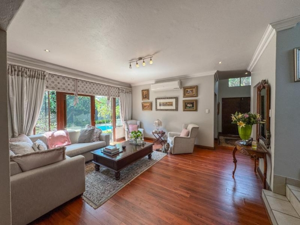 5 Bedrooms with 4 Bathrooms 3 Garages