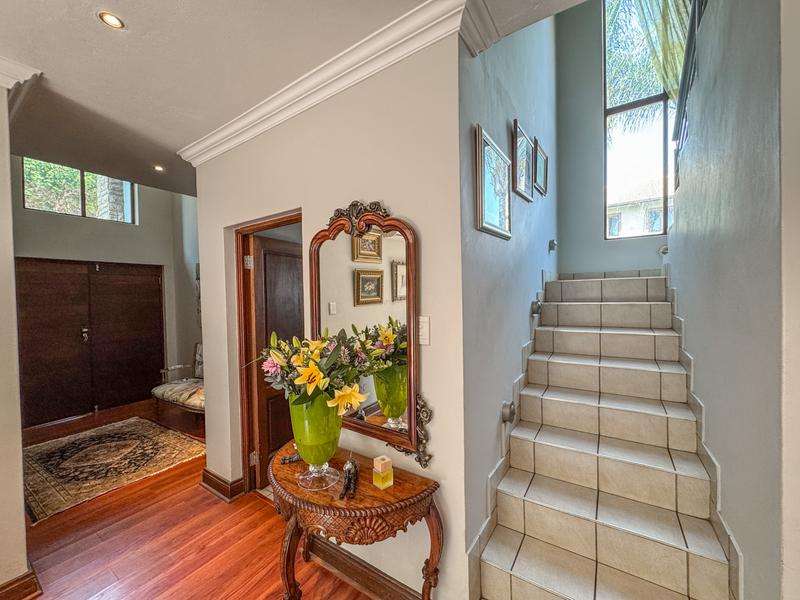 5 Bedrooms with 4 Bathrooms 3 Garages