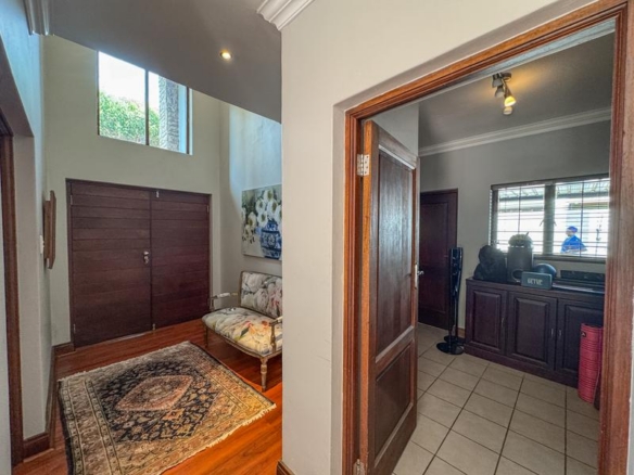 5 Bedrooms with 4 Bathrooms 3 Garages