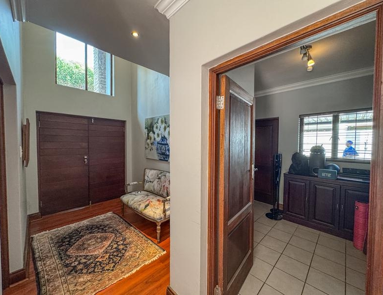 5 Bedrooms with 4 Bathrooms 3 Garages