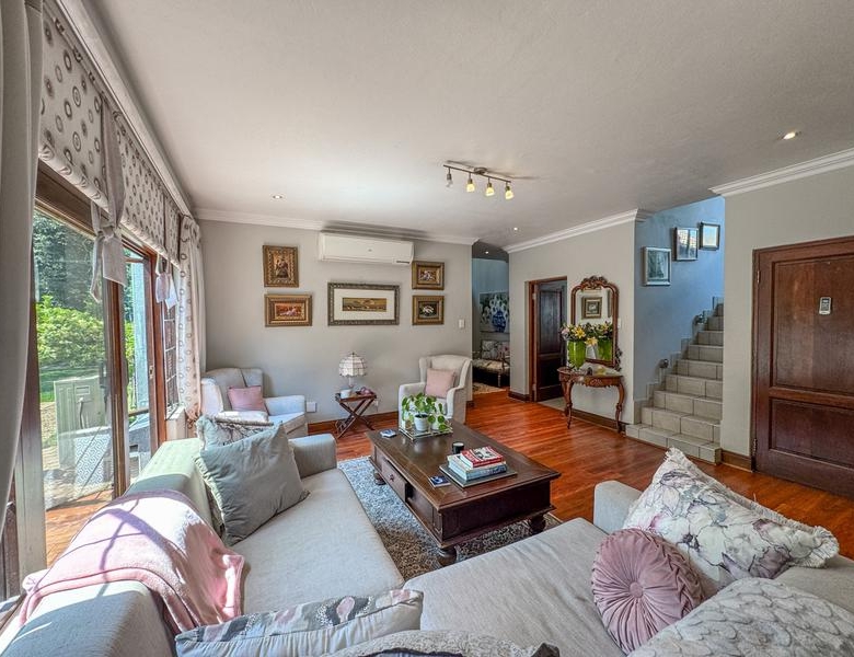 5 Bedrooms with 4 Bathrooms 3 Garages