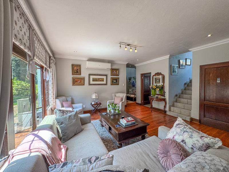 5 Bedrooms with 4 Bathrooms 3 Garages