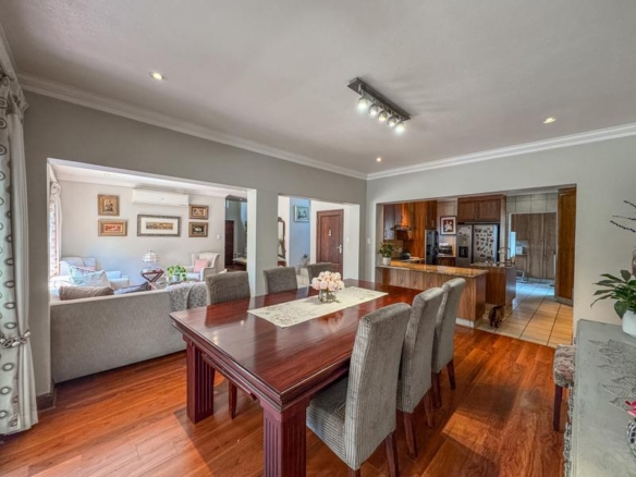 5 Bedrooms with 4 Bathrooms 3 Garages