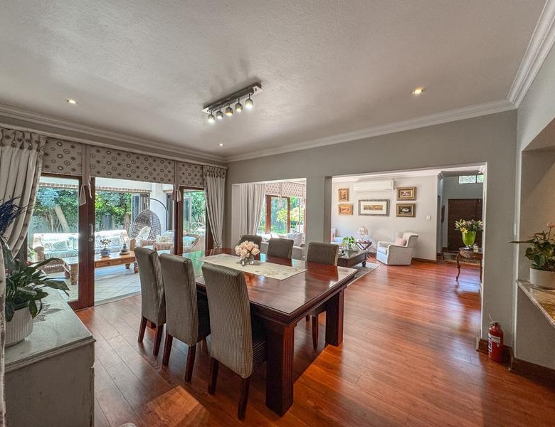 5 Bedrooms with 4 Bathrooms 3 Garages