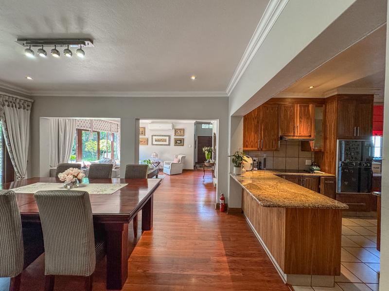 5 Bedrooms with 4 Bathrooms 3 Garages