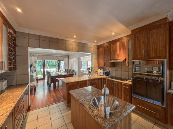 5 Bedrooms with 4 Bathrooms 3 Garages