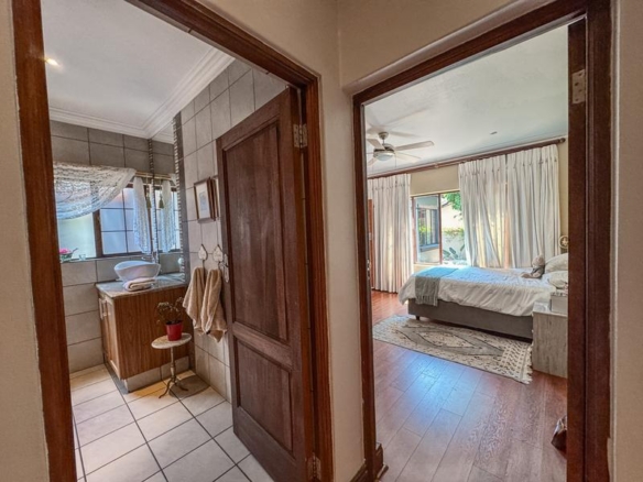 5 Bedrooms with 4 Bathrooms 3 Garages
