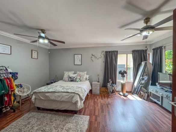 5 Bedrooms with 4 Bathrooms 3 Garages