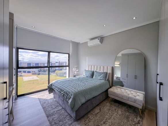 Lovely 2 Bed unit with Balcony UP FOR RENT!