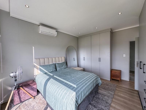 Lovely 2 Bed unit with Balcony UP FOR RENT!