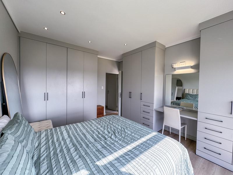 Lovely 2 Bed unit with Balcony UP FOR RENT!