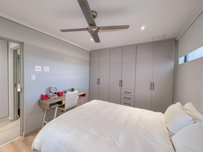 Lovely 2 Bed unit with Balcony UP FOR RENT!
