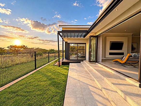 Spacious Modern Home on the Greenbelt in Midstream Ridge