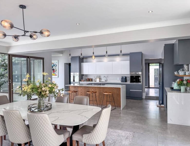 Spacious Modern Home on the Greenbelt in Midstream Ridge