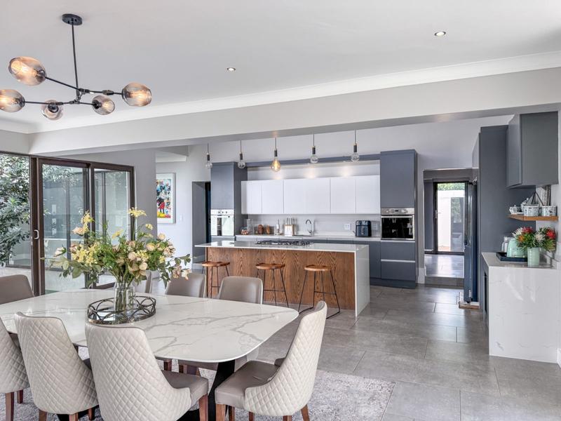 Spacious Modern Home on the Greenbelt in Midstream Ridge