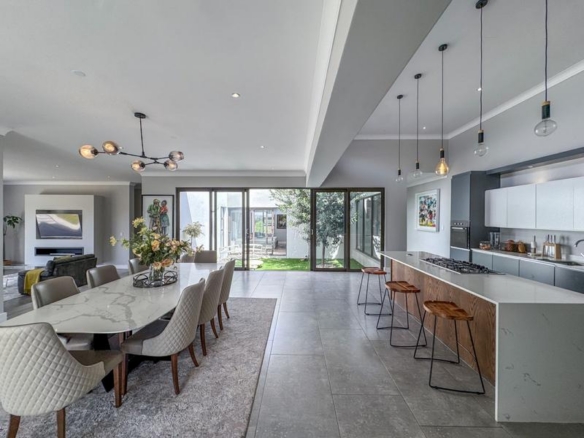 Spacious Modern Home on the Greenbelt in Midstream Ridge
