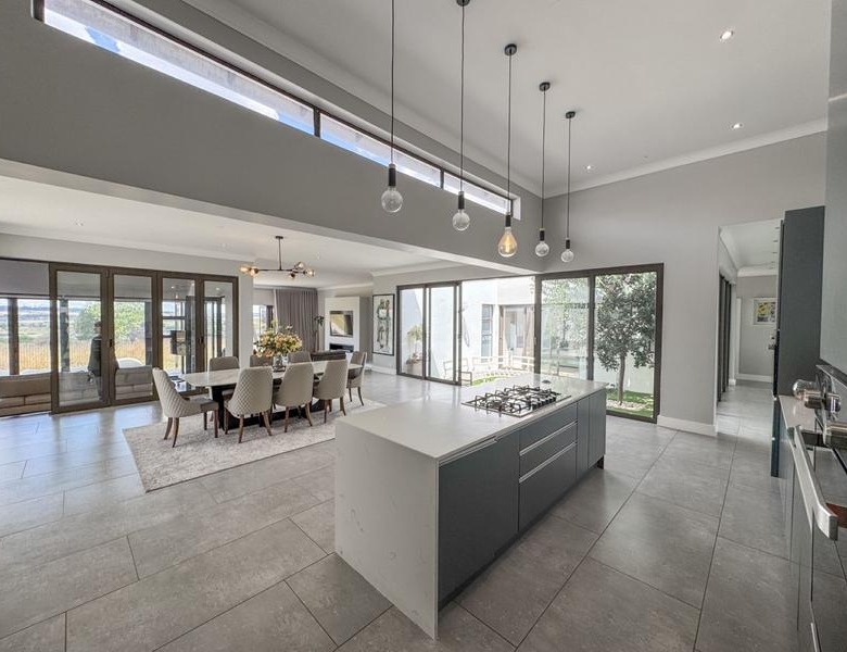 Spacious Modern Home on the Greenbelt in Midstream Ridge
