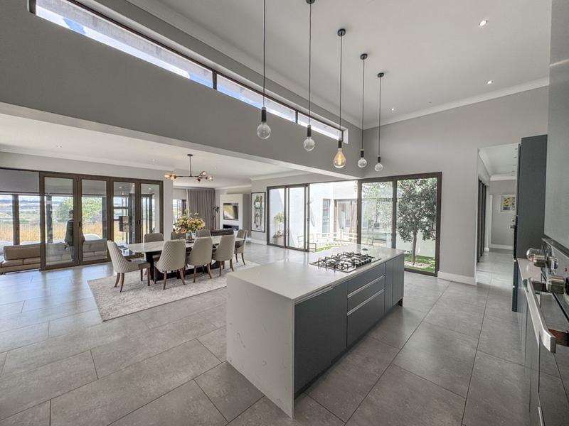 Spacious Modern Home on the Greenbelt in Midstream Ridge